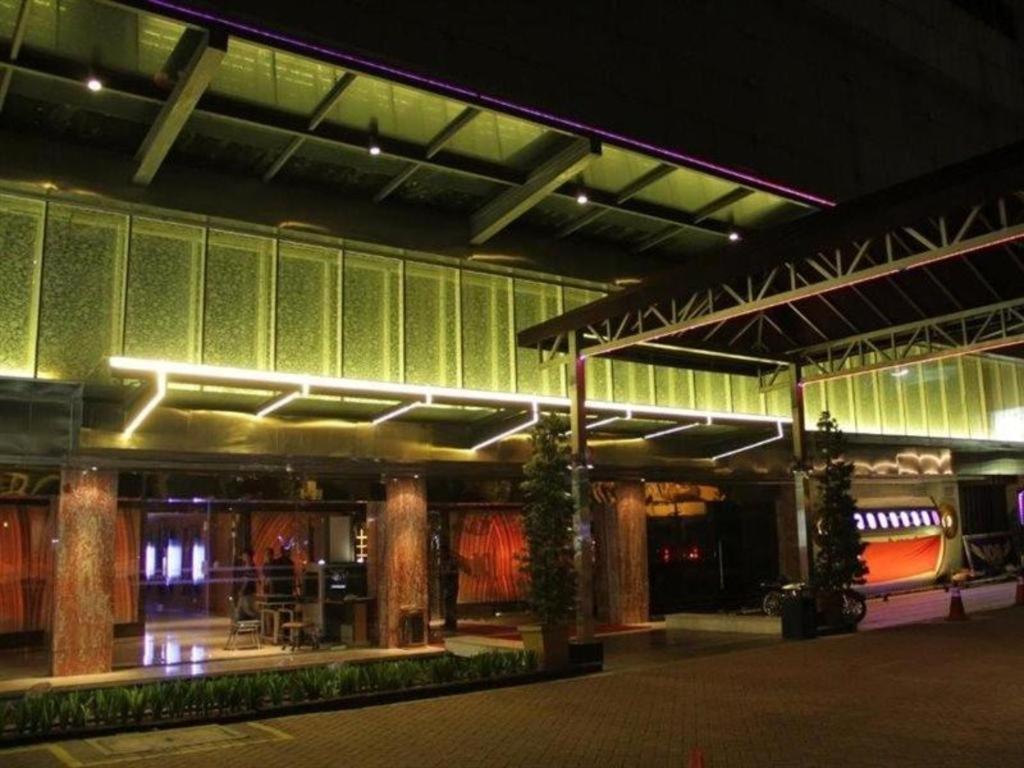 ג'קרטה 108 Hotel By Him מראה חיצוני תמונה
