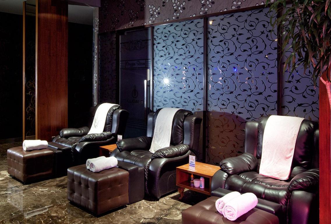 ג'קרטה 108 Hotel By Him מראה חיצוני תמונה